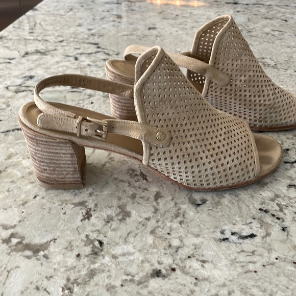Stuart Weitzman sandal size 10 1/2 M - Picture 1 of 10